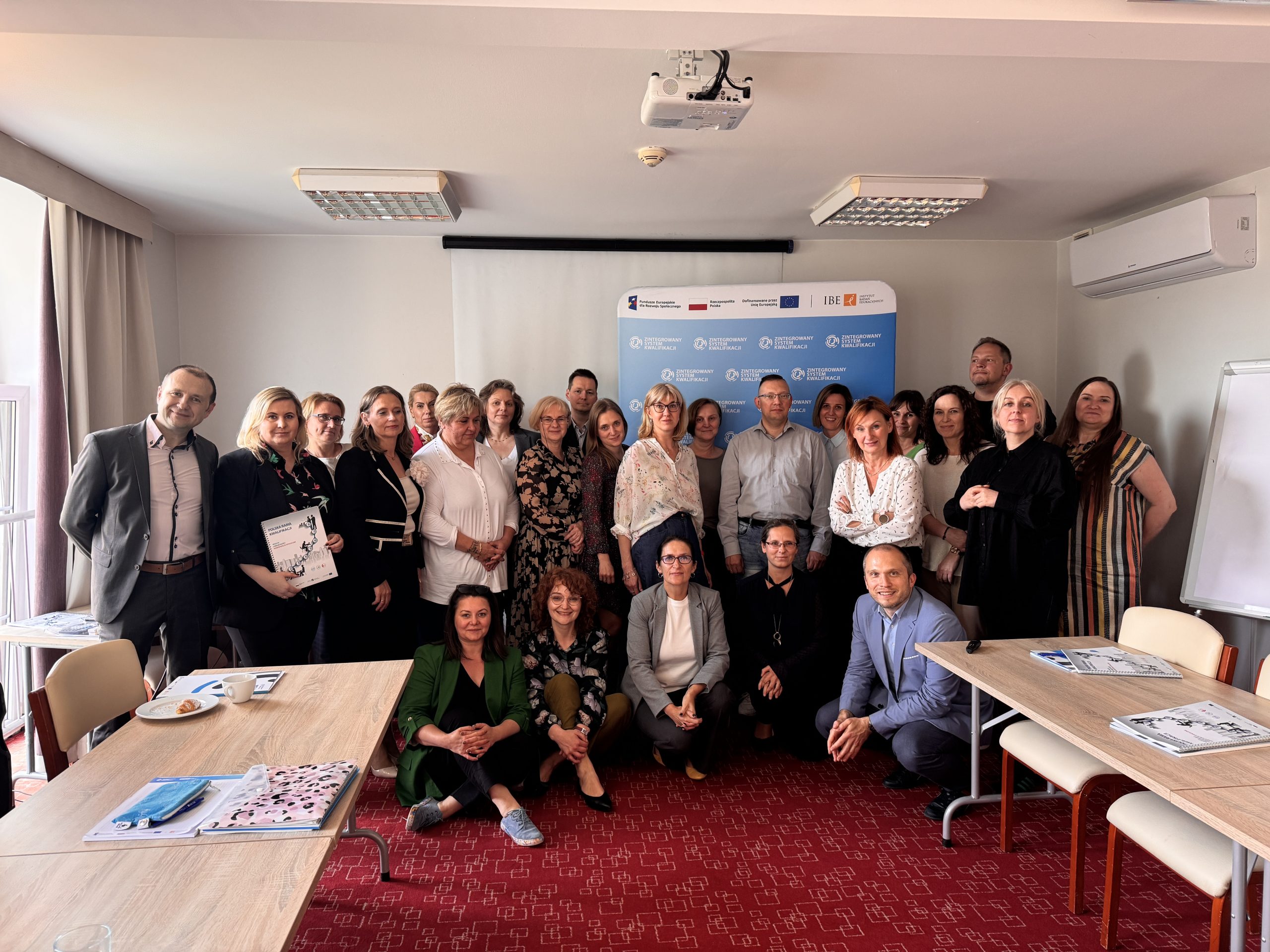 W dniach 9–10 czerwca dr Żaneta Skinder reprezentowała naszą Katedrę Prawa i Polityki Zdrowotnej podczas seminarium oraz warsztatów poświęconych ofercie Zintegrowanego Systemu Kwalifikacji (ZSK) dla instytucji szkolnictwa wyższego.